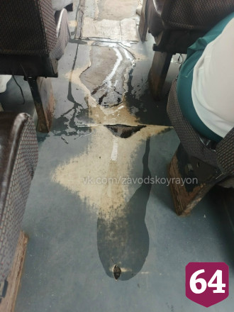 В саратовской маршрутке бил фонтан